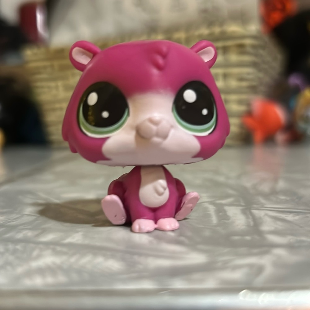 Littlest Pet Shop bright pink Chipmunk